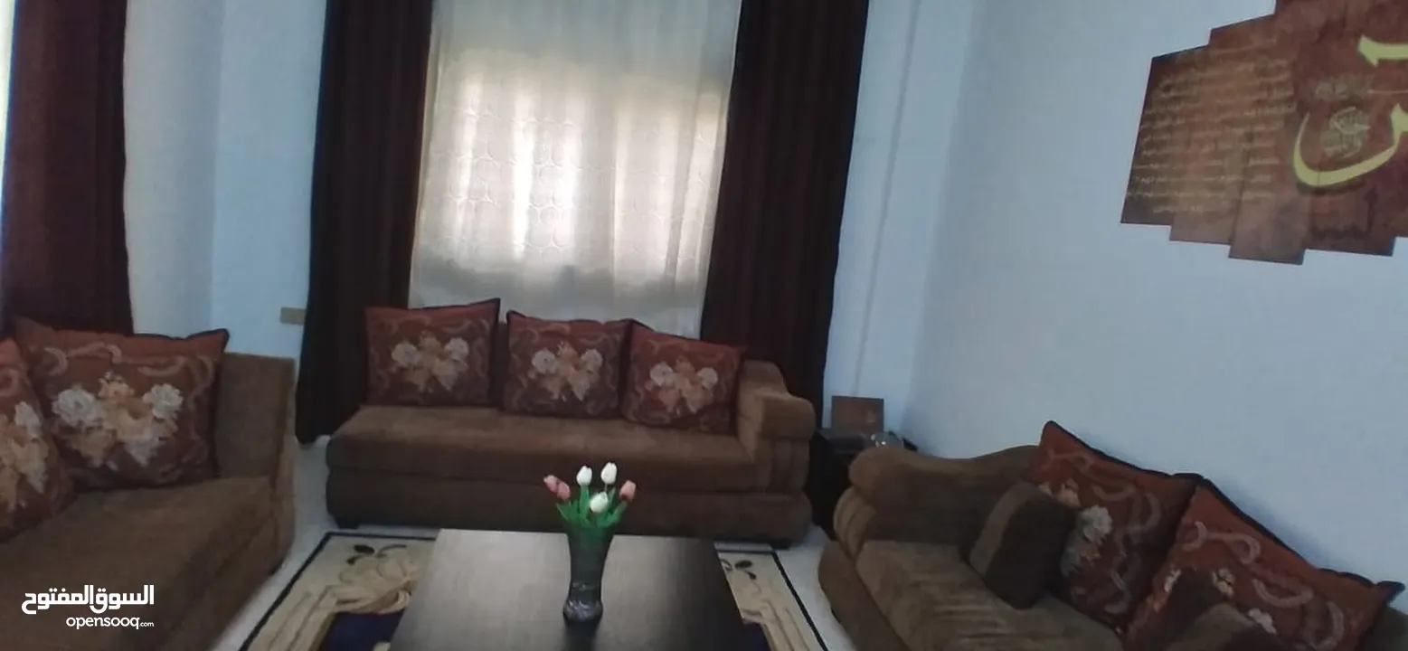 طقم كنب تفصيل بحالة ممتازة للبيع