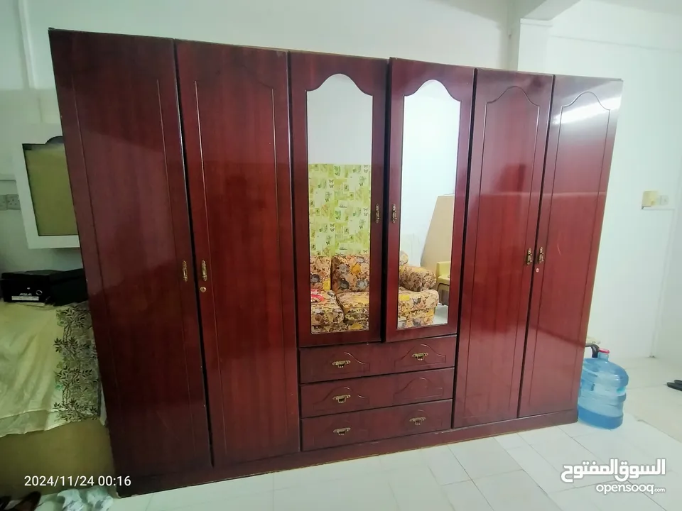 Urgent Sale , Bahraini wood neat and clean in very good condition.