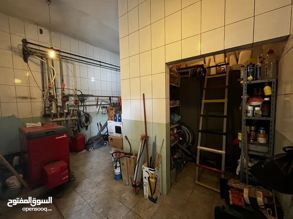 فيــلا مميزة للبيع –  طريق المطار  - خلف مدارس الشويفات