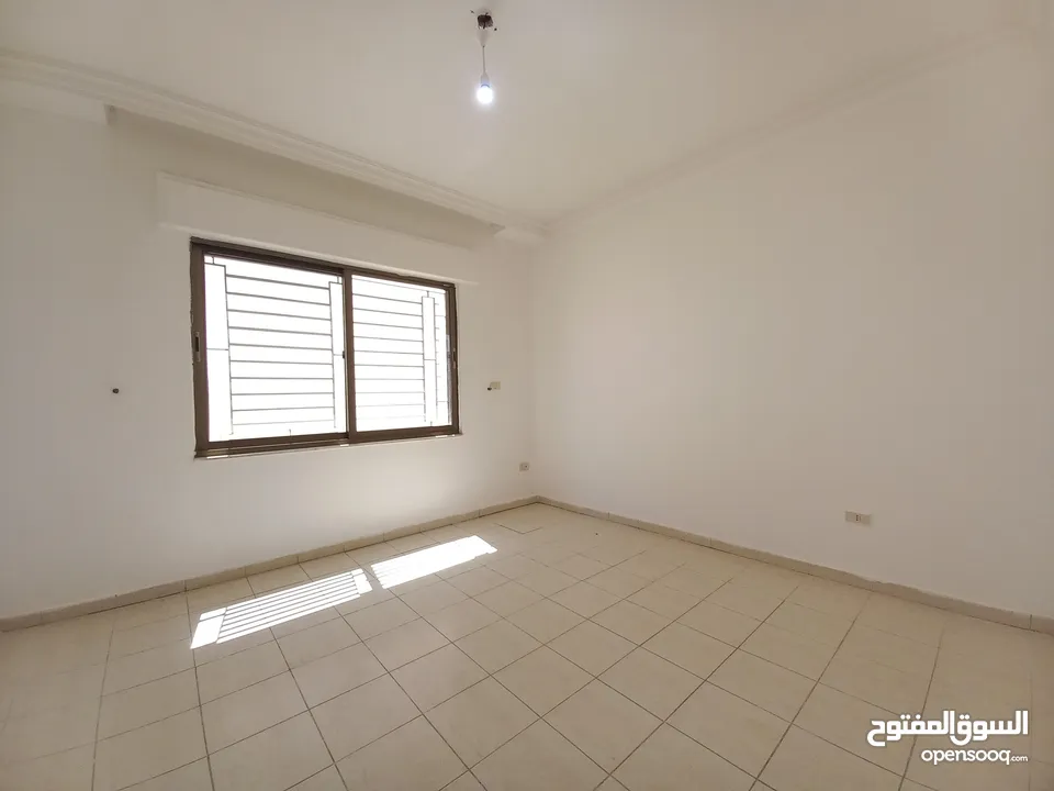 شقة غير مفروشة للإيجار في عبدون ( Property 38430 ) سنوي فقط