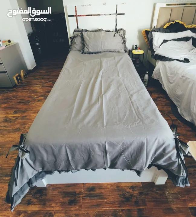 Single bed, bed frame with mattress.