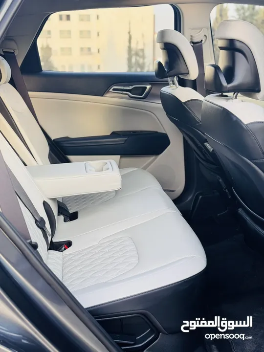 كيا سبورتاج هايبرد 2023 فل كامل مع بانوراما - باللون المميز والداخلية المميزة - والسعر المميز