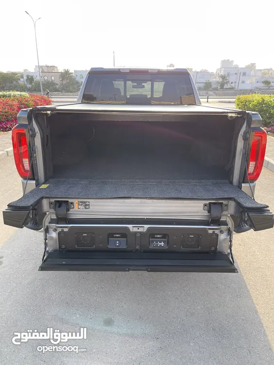 GMC Sierra K1500 SLT 2019 اعلى المواصفات