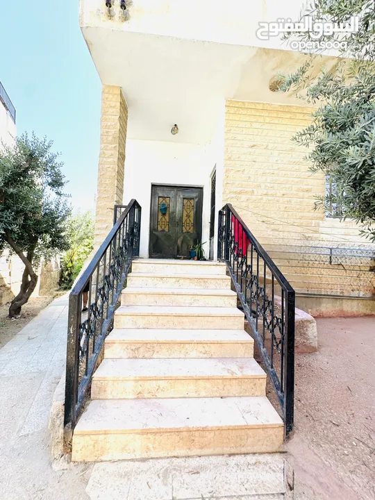 عمارة سكنية على ارض نصف دنم 511 متر مربع تتكون من ثلاث طوابق  منطقة هادئة و قريب من شارع المطار