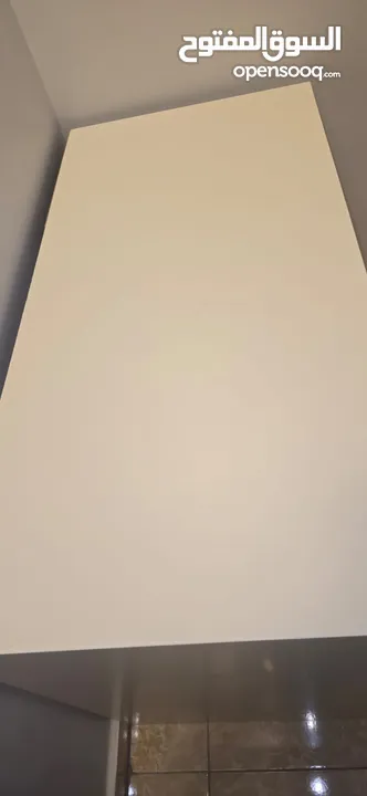 طاولة مكتب للبيع استخدام 3 اسابيع