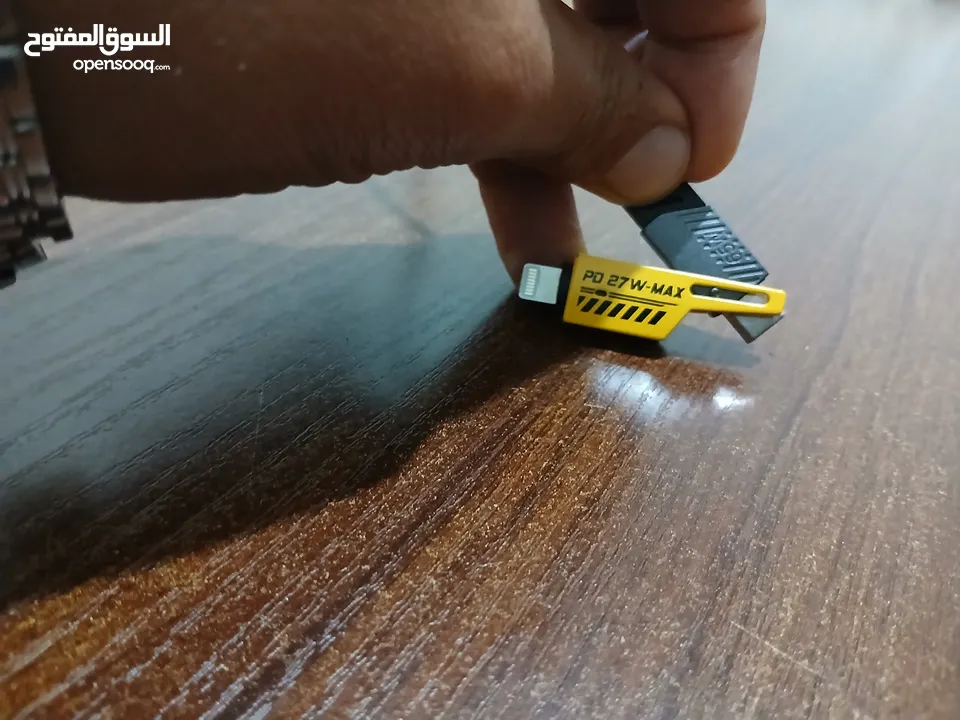 وصلة شحن بقوة 27 واط متعددة المخارج