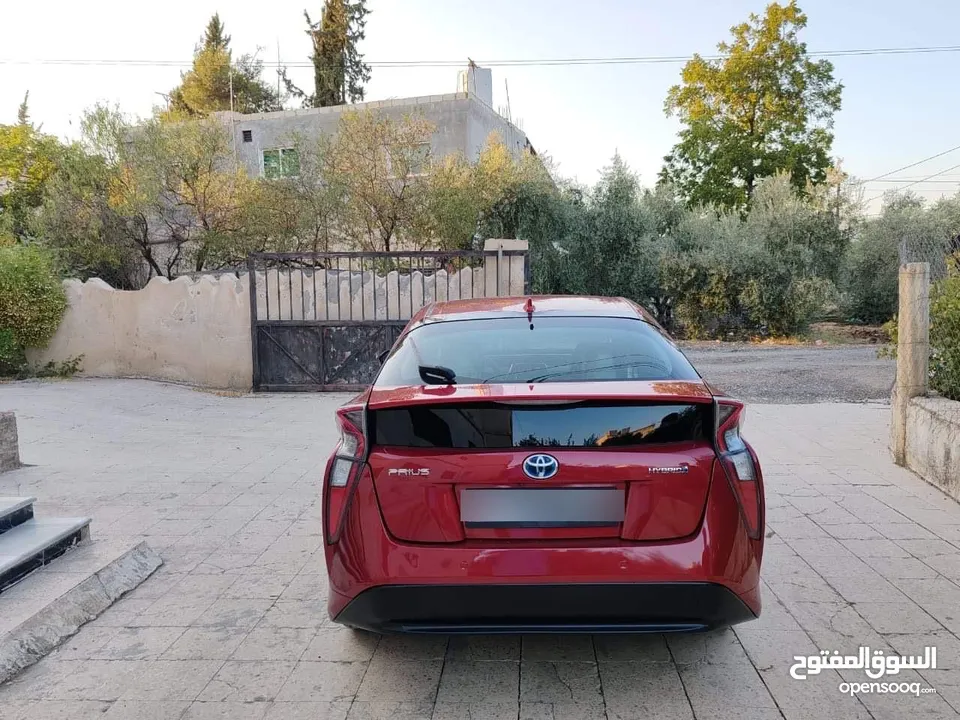 تويوتا بريوس موديل 2018
