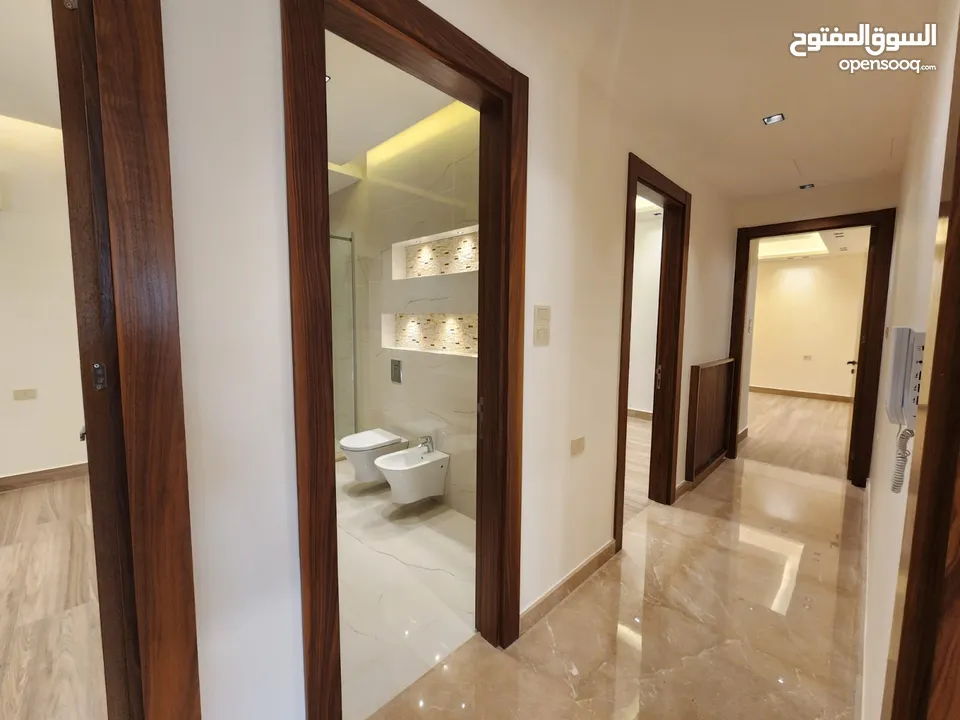 شقة فارغة للبيع في عبدون  ref : 14390