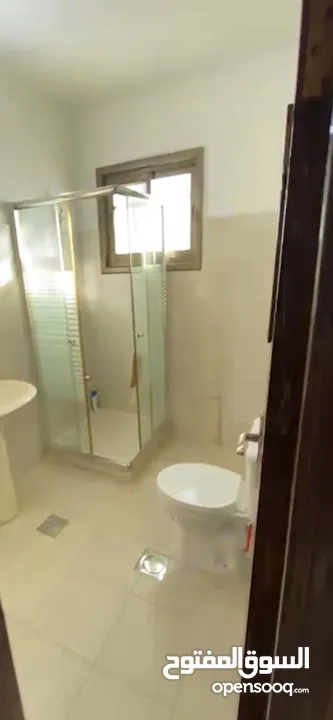 شقة للإيجار ثلاث غرف نوم بالطيره