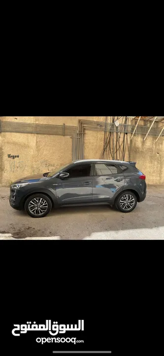 Hyundai Tucson عداد 80 بويه شركة بحاله الوكاله فللللللللل بدون فتحه  5 عدسات led  هوك  بصمه