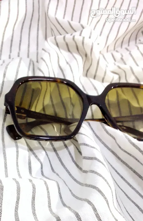 نظارات Gucci اصلية شبه جديدة.Authentic Gucci sunglasses