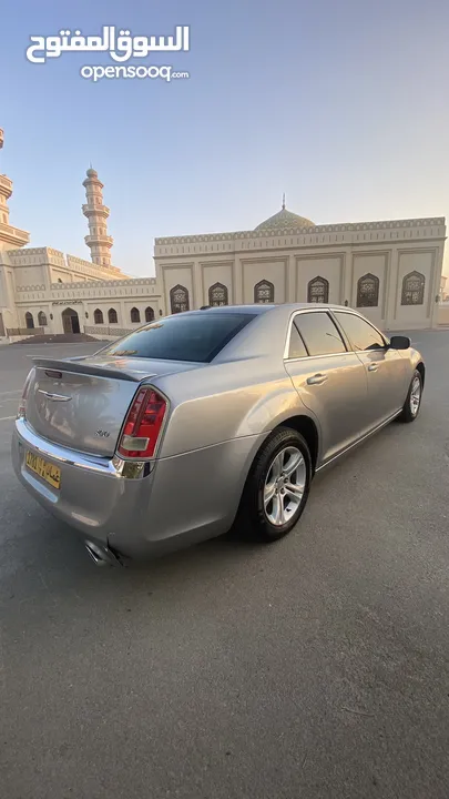 Chrysler C300 نظيفة جدا