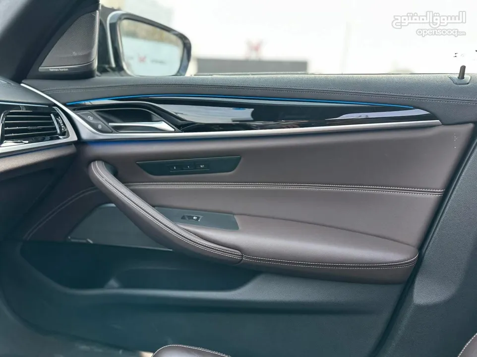 الحبه المميزه بلون الأبيض اللؤلؤي المميز للبيع على(الكاش فقط) Bmw 530e 2022 M