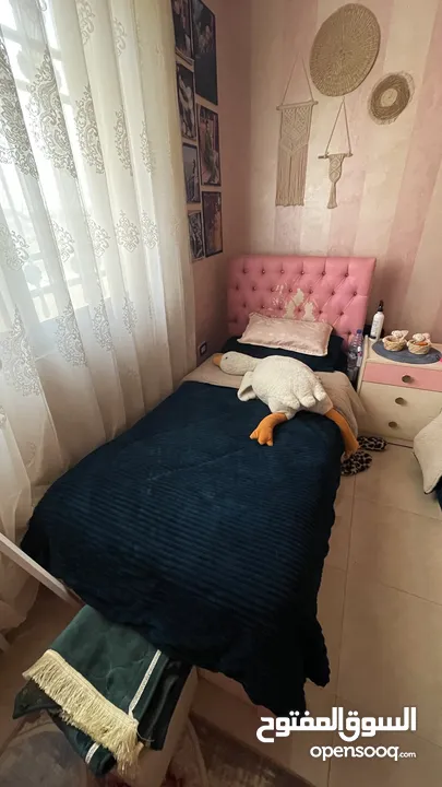 غرفة بنات بنتين