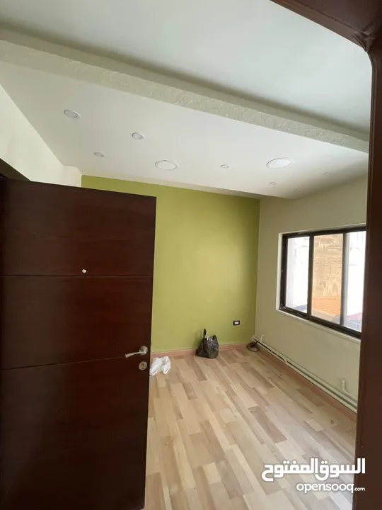 مكاتب مميزة جدا للايجار في موقع استراتيجي مطل على الشارع الرئيسي وحيوي