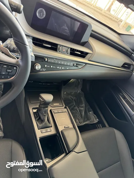Lexus ES 300h 2021  لكزس هايبرد حره غير مجمركه ، البيع : مجمرك جاهز او بدون جمرك حره