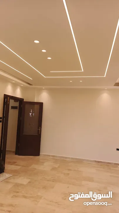 شقة مساحة 220م مميزة جداً للبيع طابقية كل طابق شقة / اسكان المهندسين مقابل منطقة حي الصحابة