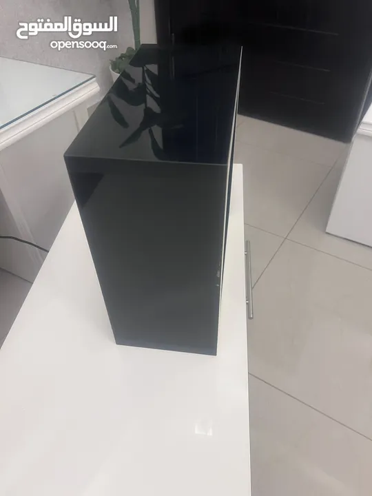 طاوله تلفزيون مع بوكسات ديكور بحاله ممتازه للبيع