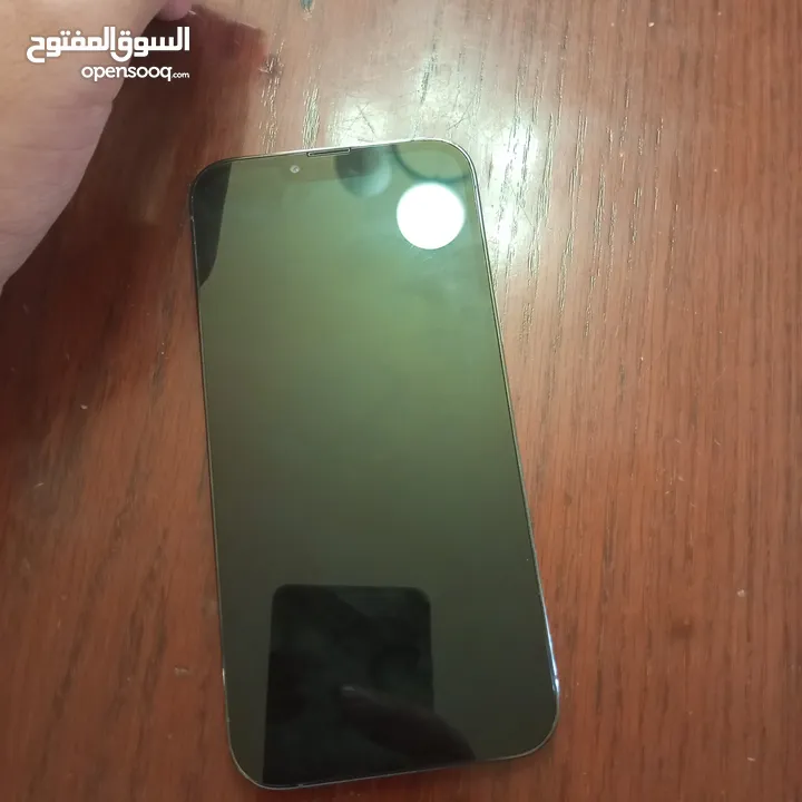 ايفون 13 برو ماكس مستعمل سنه وكاله شاشه مكسوره