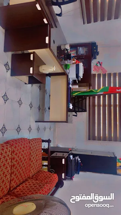 اثاث  مدرسة ورضة.  مكاتب  مستعملة بحاله الجيد جدا المفرق
