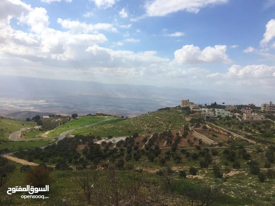 فيلا 500م على قطعة ارض (3,450م) 3دونم ونصف تقريبا مغاريب السلط ذات اطلالة مميزة جدا