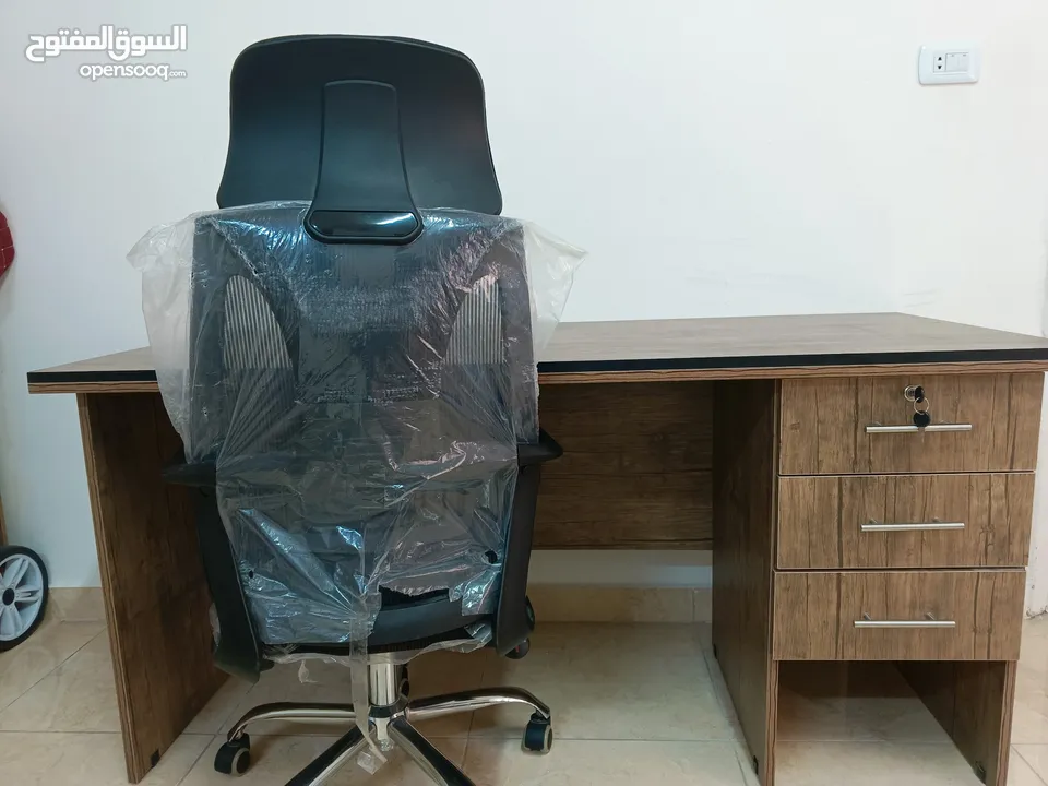 مكتب خشب مع كرسي