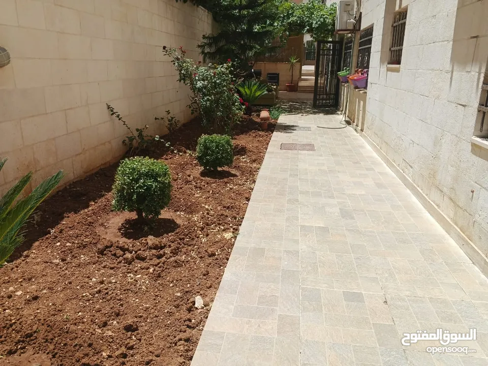 شقة مفروشة للايجار طابق ارضي فاخره قرب مطعم ورد
