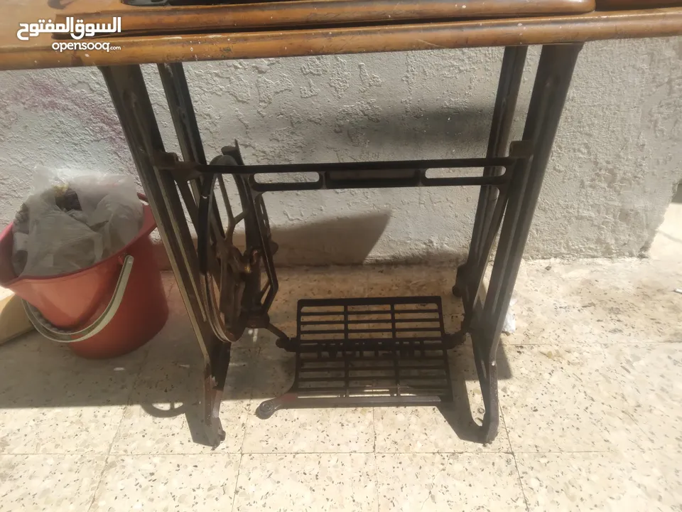 ماكنه خياطه نوع melica مع متور ورجل دعسه كهرباء وشغاله ميه الميه