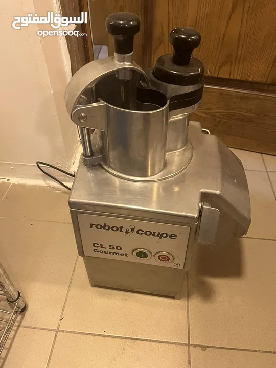ماكنة تقطيع نوع (robot coup CL) فرنسية الصنع بطاطا و خضار و أجبان للمصانع و فنادق و مشاريع كيترنج.