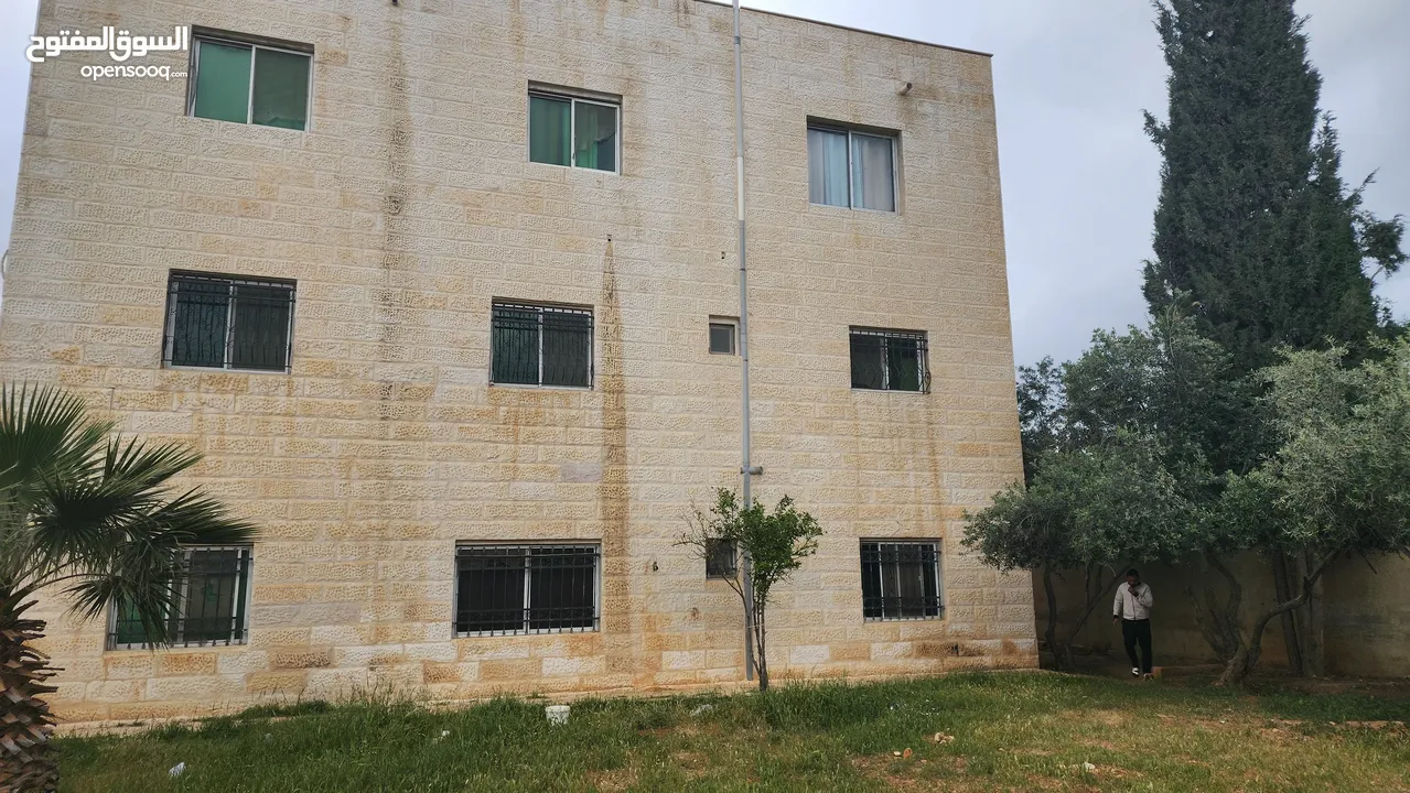 عماره لل: بيت مستقل مكون من ثلاث طوابق مساحة الارض 1117متر مساحة البناء ل