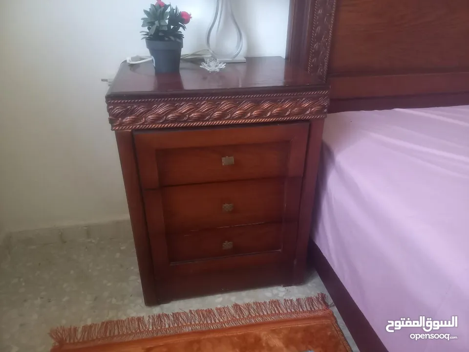 غرفة نوم ماستر خشب بحالة الوكالة