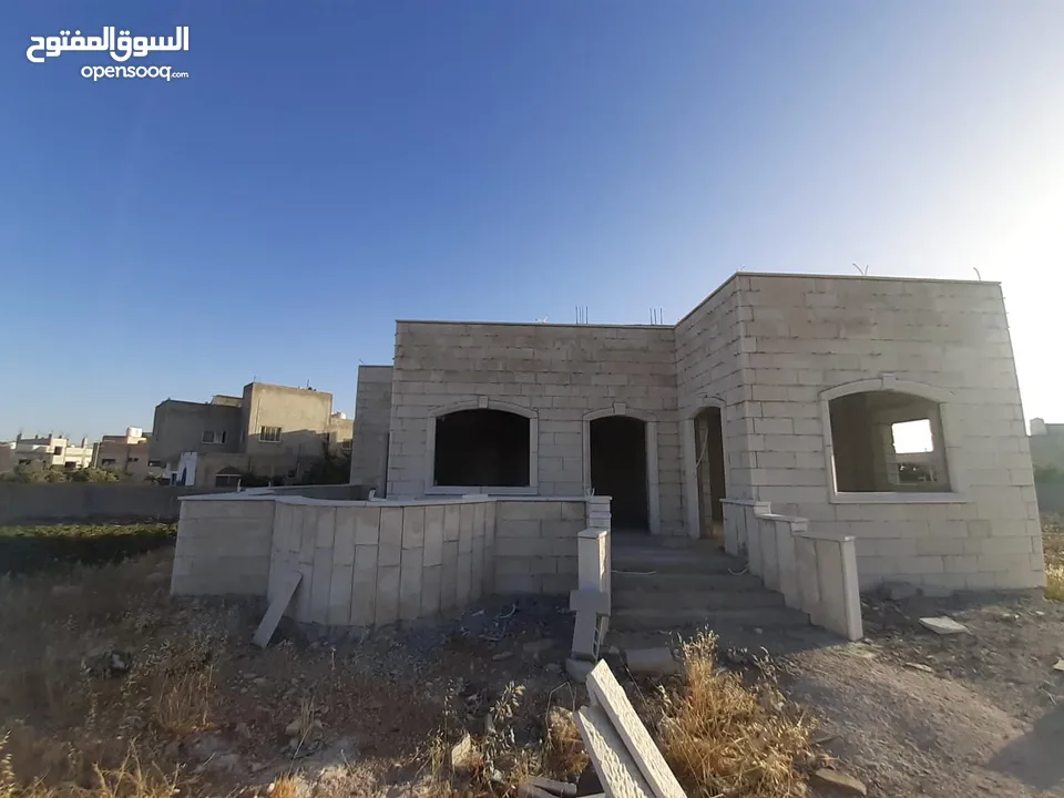بيت مستقل عظم واجهة حجر مميز للبيع في بيت راس