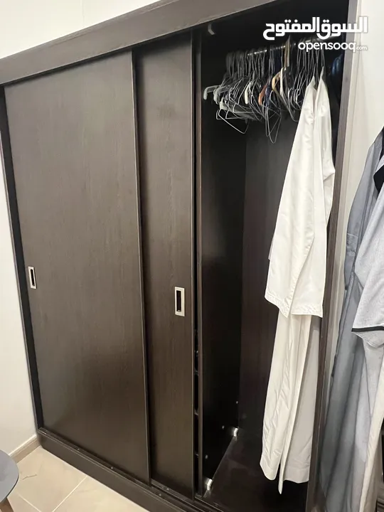 Wardrobe with very good conditions sliding door خزانة ملابس باب سحاب بحالة ممتازة