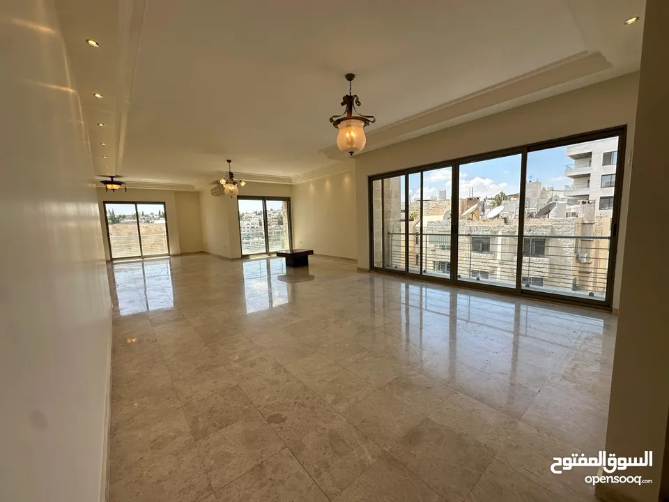 شقة طابقيه غير مفروشة للايجار في الدوار الرابع  ( Property 38360 ) سنوي فقط