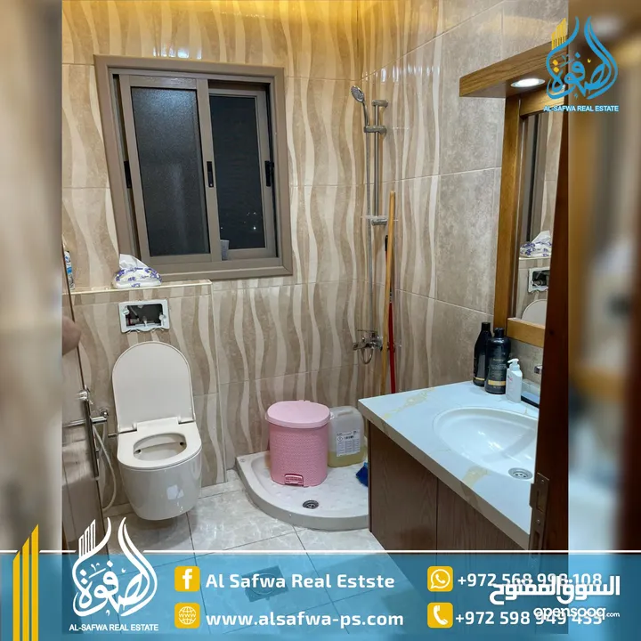 روف مميز للايجار في قلب  مدينه رام. الله  اطلاله جميله قرب كل الخدمات مساحه كبيره  مناسبه للعائلات