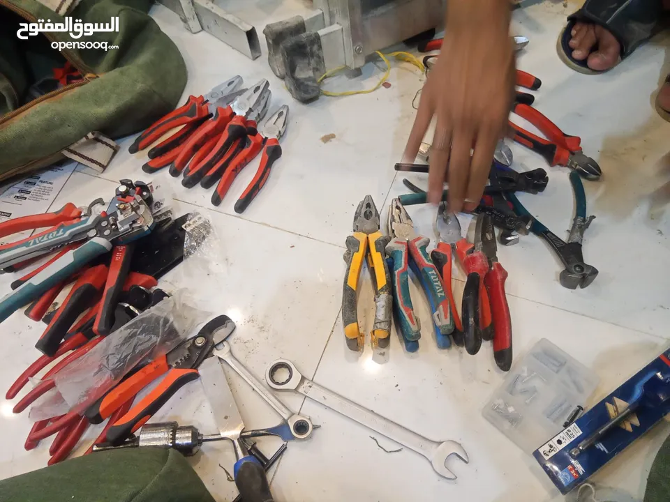 معدات كهرباء