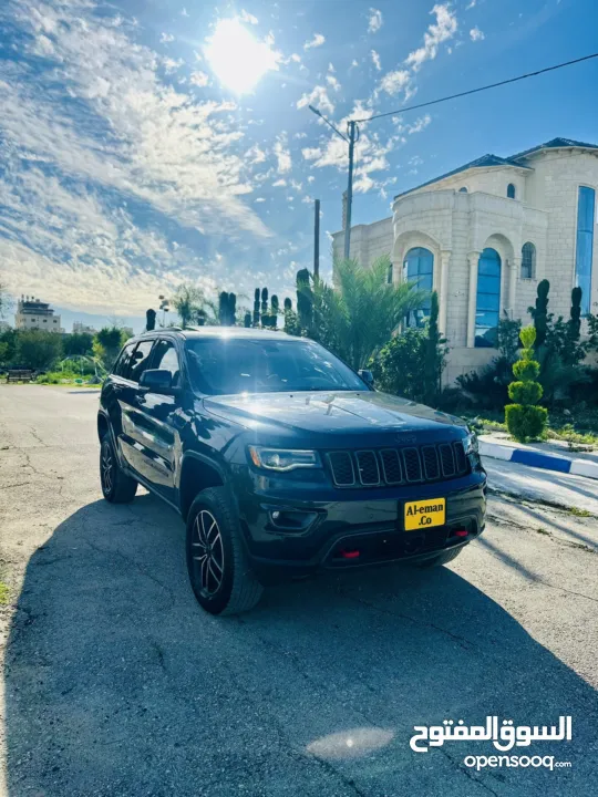 جراند شوروكي 2016 محرك بنزين بقوه 3600cc جير اوتوماتيكي مكون من 8 سرعات نظام دفع رباعي امريكي مميز