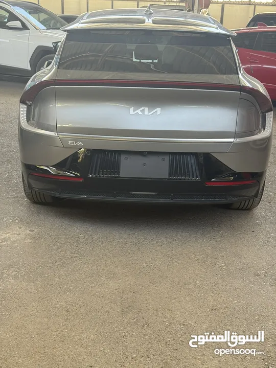 Ev6 فحص كامل بحاله الشركه لاينقصها شي كوشوك وكاله شاحن اصلي عداد 36 ألف بحاله الوكاله بطاريه كبيره 7