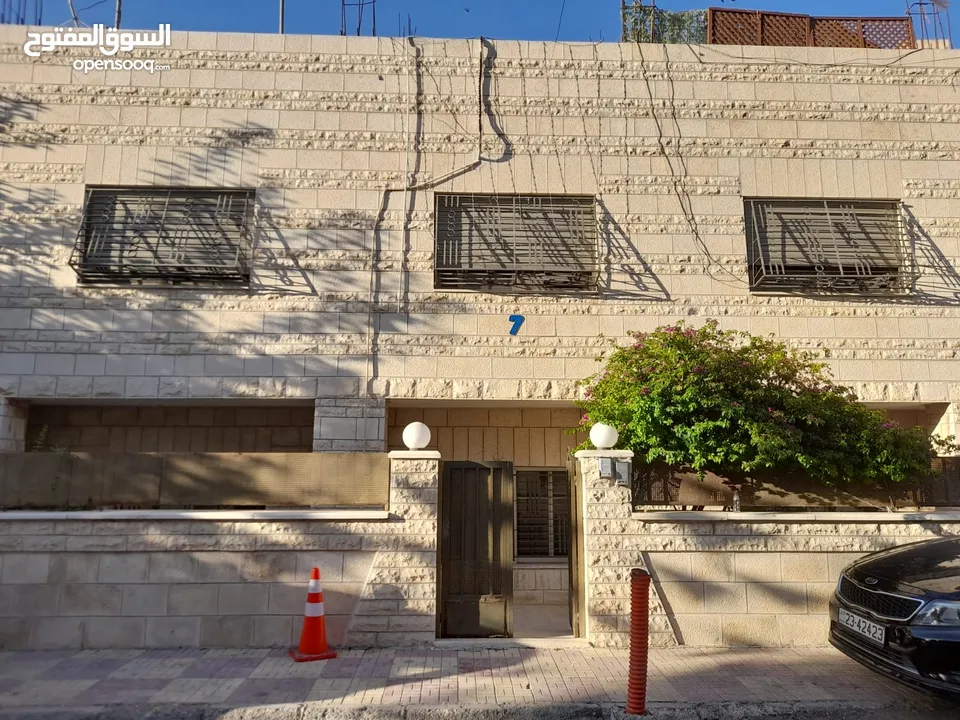 منزل مستقل للبيع في جبل التاج