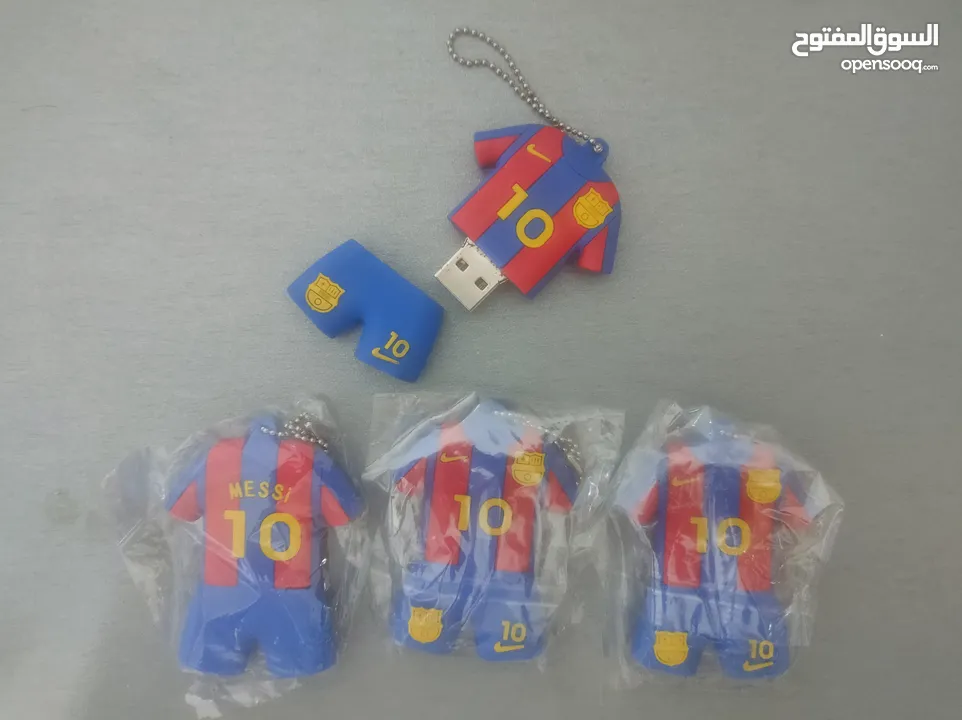 فلاش ميموري 4GB، على شكل لاعب برشلونة مكتوب عليها ميسي من الخلف