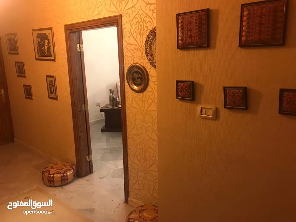 شقة مميزة 3 غرف نوم مفروشة بالكامل منطقة مخدومة مع اطلالة رائعة في اجمل مناطق تلاع العلي خلدا