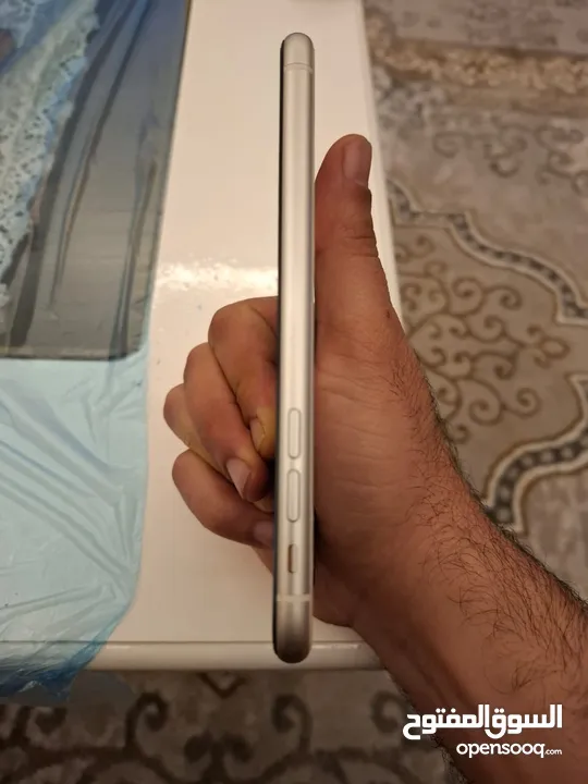 جهاز iPhone 11 للبيع بحال الوكالة