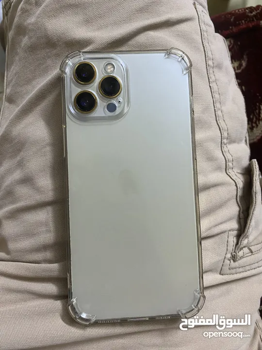 موجود iPhon  12 pro max اقرأ الوصف