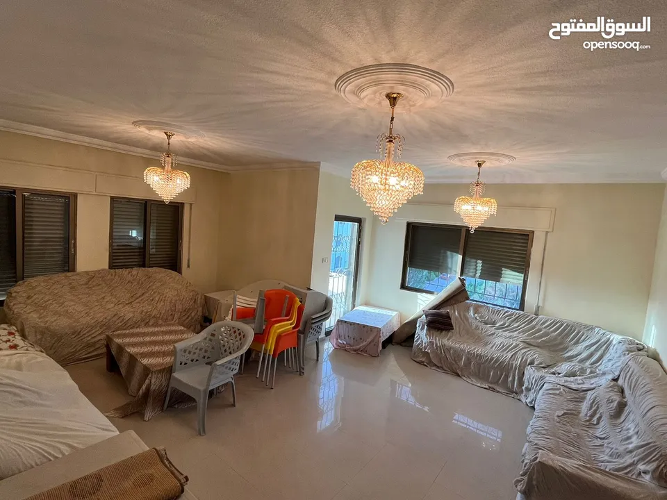 شقة للبيع في المهندسين 350 متر مربع طابق 3 مع روف كبير مميزة جداً من المالك
