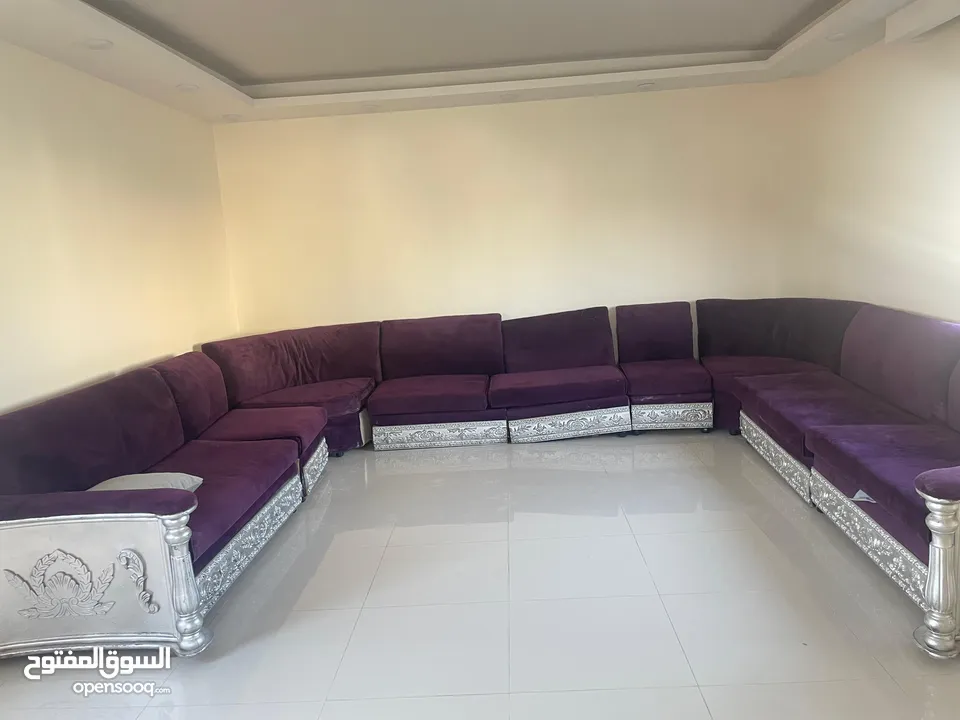 طقم كنب خليجي 12 مقعد لون بنفسجي  وخمس مراكي وخمس زوايا لون رمادي