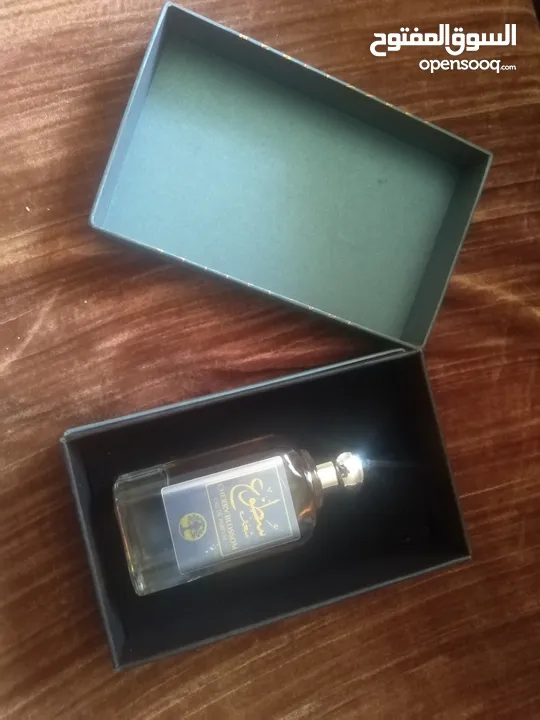 عطر سطوع فاخر مع لمسات العود