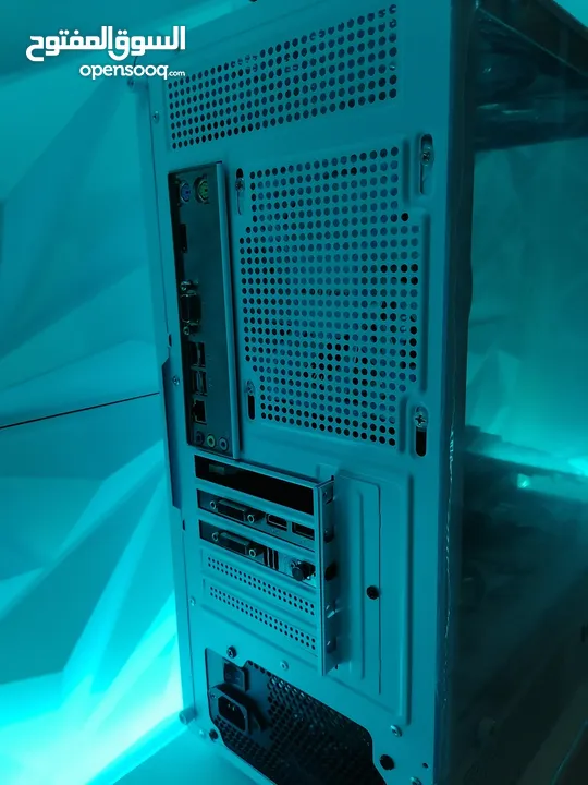 كمبيوتر العاب Gaming Pc بحاله الوكاله استعمال خفيف المواصفات بالوصف :) لون أبيض كيس حوض سمك