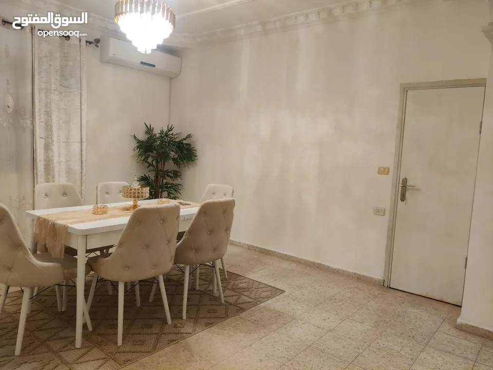 متوفر شقة بطولكرم دوار السلام دخلة ريم البوادي مساحتها 135 ومع بيت الدرج 145  دلكس جاهزة  بدون مصعد