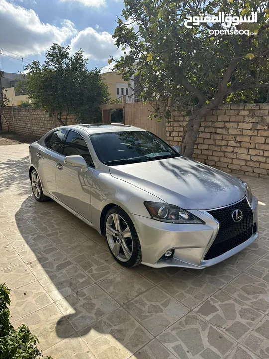 2012 Lexus IS250 امريكية بحالة ممتازة جدا