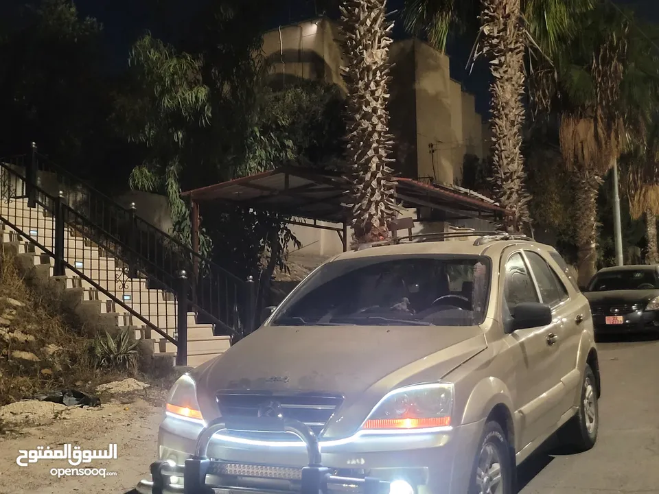 كيا سيرينتو جيب.بحالة ممتازة مش ناقصها شيء.كاش او اقساط